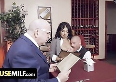 FreeUse Mother I'd Like To Fuck - Breasty Business Mylf Gets Screwed By Her Waiter On The Table In A Free Use Restaurant