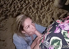 Loira Brasileira - Encontrei Essa Putinha Na Praia A Noite E Coloquei Ela Pra Mamar