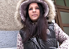 Student wants to bang for cash