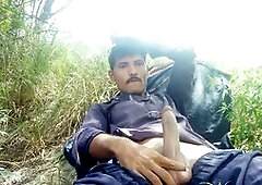 Young guy Sultan77worrier shows off his hefty black cock