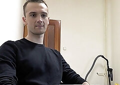 Bubble butt hottie shows great flexibility during anal