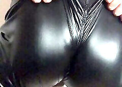 Crossdresser cums in latex leggings