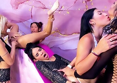 Wild lesbian party with massive sex toy and mutual pussy munching