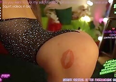 маленькие упругие трясущиеся сиськи от звука жетонов возбуждаются на глазах!курт