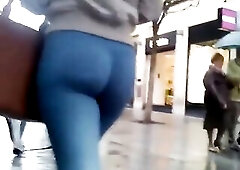 I seriously thought this babe was in nature's garb and that this was body painted during the time that this babe walked in these jeans lookalike 