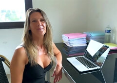 La Poutre is rewarded by his boss - Jacquie et Michel TV