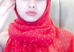 Arab Hot Girl In Hijab Masturbates