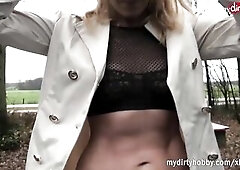 Gorgeous blonde amateur risky public fuck in a car