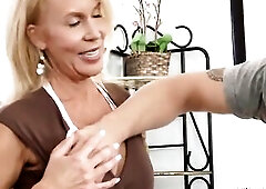 Aged Erica Lauren likes to get banged