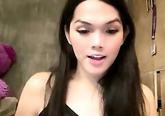 Amateur webcam babe showing her sexual goods