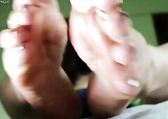 JOI & SUCK MY FEET WITH ME. YELAHIAG