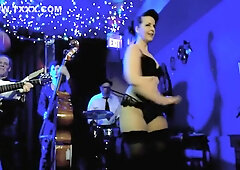 Burlesque Strip SHOW 019 Improvising Act Nude Lucky Minx