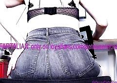 MASSIVE MOIST BUBBLY JEAN FARTS WHILST LEARNING ITALIAN