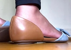 Mummy has fun playing with her flats on her soles