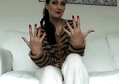 This day I'm showing u my charming hands up close. U can masturbate whilst watching the movie! My fingernails are currently painted a pretty red.