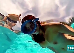 Pulchritudinous side chick - public trailer - Underwater Show