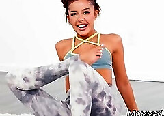 Stepmom Ryan Keely makes  Vanna Bardot scream from rough fingering