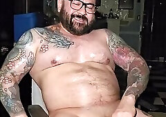 Llegando del trabajo y disfrutando jalar verga...