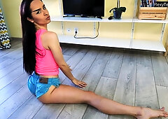 Big Tits Brunette Gymnast Toma Sargarepa Toying Herself