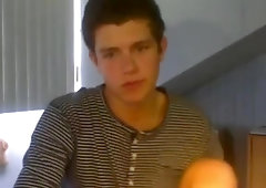 20 yo Dutch dude seduced to strip