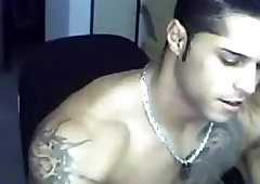 Cam model jerking out a load