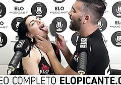 ELO PODCAST LE PEGA CON LA PALETA A ALMENDRA