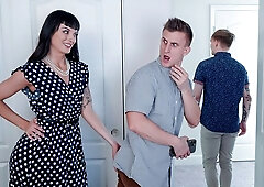 Charlie Valentine and Tricia Oaks are getting fucked on the table