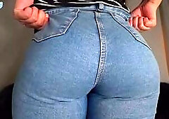 Large-bootied TEEN with a creamy twat giving blowjobs!! Homemade porn xxx.