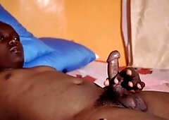 80 Gays: African Jordan stroking in the bed