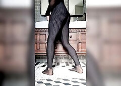 See Giant weenie explode cum in hose