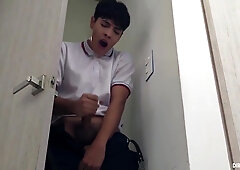 Hannah Miller, Lil Timy And Leo Wild - I Masturbate And Come By Watching My Stepmother Get Fucked