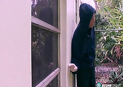 Breaking & entering Jazella's twat