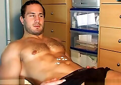 Nextdoor gym guy gets filmed horny for porn in spite of him