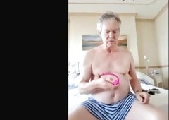 First-time solo performance of Alan, an inexperienced British lad