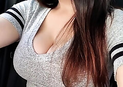 Big boob brunette masturbates on webcam