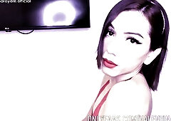 Sexy trans hotty plays with her vibrator