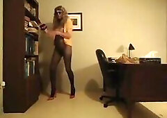 VanessaTV cumming in her OFFICE