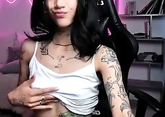 Amateur Webcam Teen Flashes Masturbates