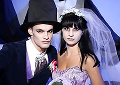 Gorgeous fit mom with nice shaved pussy Vanessa Suizi likes quick sex