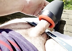 Free hand cum in sun !