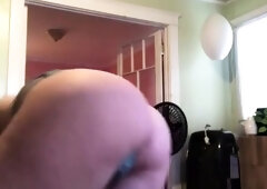 Big boob brunette masturbates on webcam