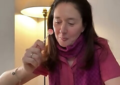 The patient reunites with the sexologist for a tempting session