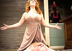 Pamela Flores is a Chilean lyric singer and actress. This Babe was thirty yo in the clip "La danza de la realidad", directed by Alejandro Jo