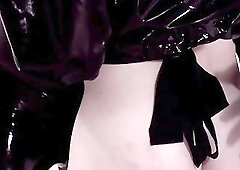 Latex fetish tranny shows us her incredibly sexy latex costume