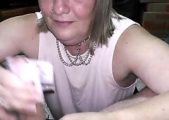 NZ mother I'd like to fuck Bitch Blows Dominant during the time that this chab counts the cash. Cum wiped on cash.