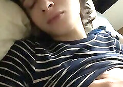 natural beauty solo in bed (cum at 4:07)