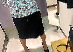 I jerked off and cum in the locker room cabin