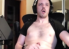 Observing porno and tugging in my BFs office, nutting before I get caught