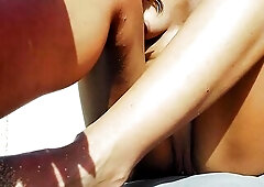 Hawt beach meeting: breathtaking sweetheart masturbates in public previous to giving a hawt tugjob and snatch play