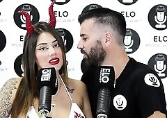 Sara Blond chupa el chupetín como si fuera una pija????????